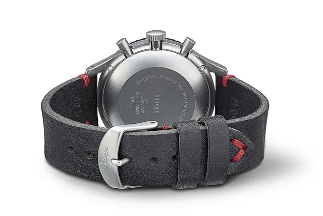 SINN_Model_158_strap_back_1000