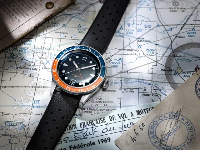 Aquascaphe_GMT_Lifestyle_01_Orange_Tropic_v2