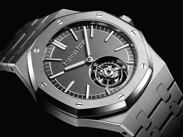 AudemarsPiguet_RO_Selfwinding_FlyingTourbillon_titanium_front_1000