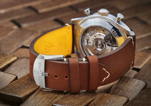 Breitling_Aviator8_B01_Chrono_Mosquito_buckle_1000