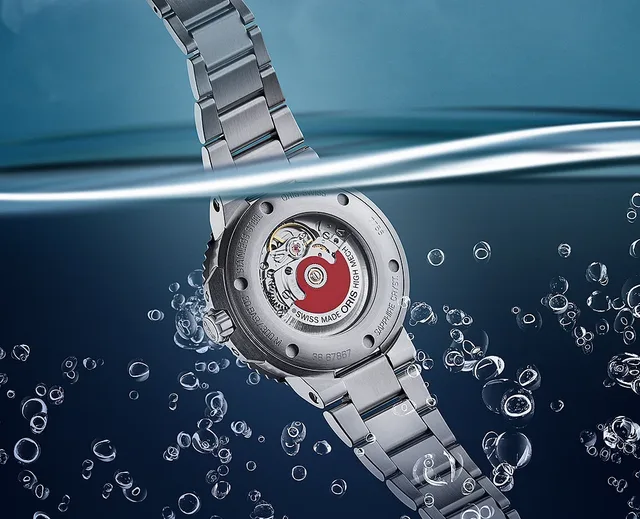 Oris_Aquis_Date_back_1000