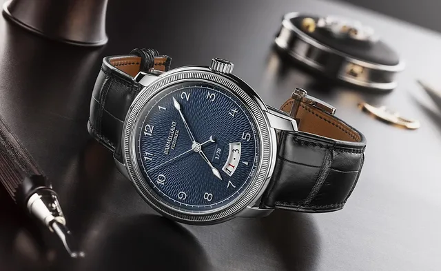 Parmigiani_Fleurier_Toric_Heritage_reclining_1000