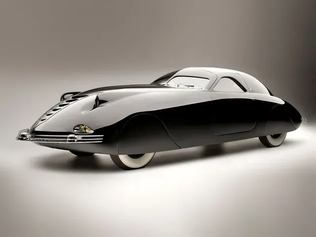Phantom_Corsair_Six_Passenger_Coupe_1938_01