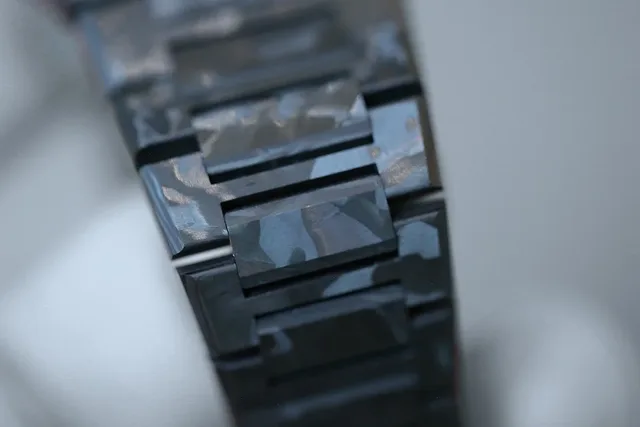 Zenith_Defy_Classic_Carbon_bracelet_links_1000