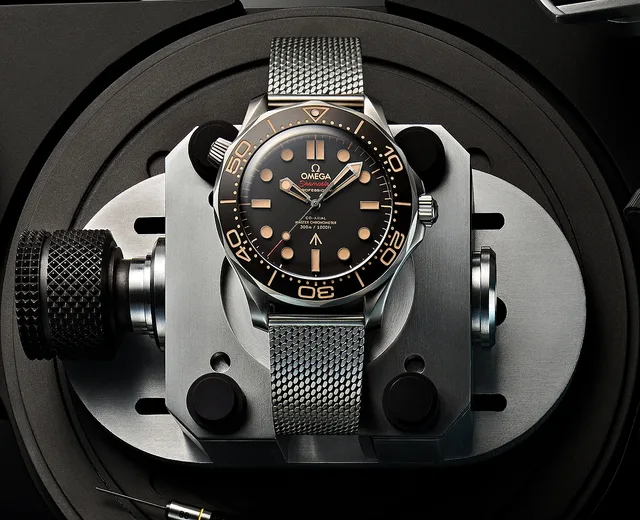 Omega_Seamaster_Diver300M_007_Edition_braclet-front_1000