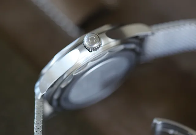 Omega_Seamaster_Diver300M_007_side-crown_1000