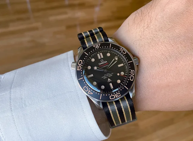 Omega_Seamaster_Diver300M_007_wrist_1000