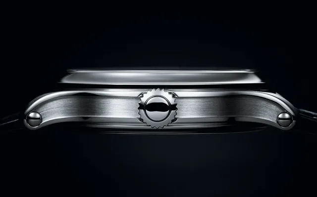 Patek_Philippe_6301P_side_1000