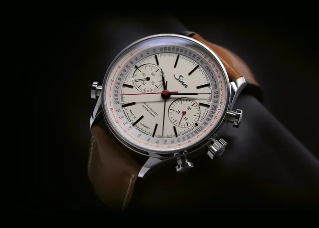 Sinn_910_Anniversary_SS_Chronograph_angle_1000