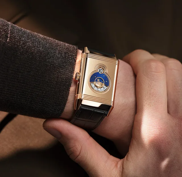 JLC_Reverso-Tribute-Nonantieme_wrist_1000