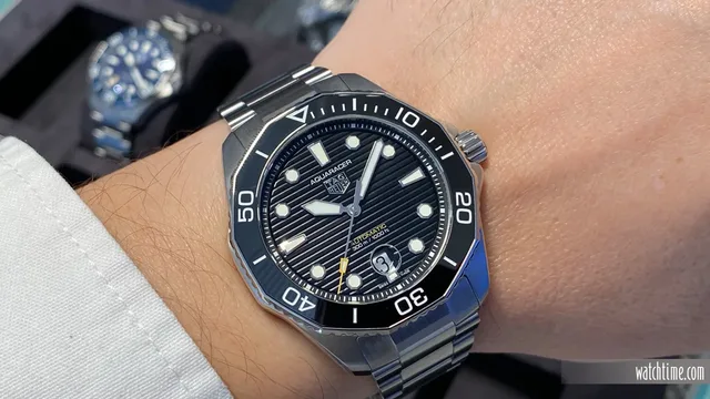 TAG_Heuer_Aquaracer_SS_Black_Hands_On_Wristshot_2021