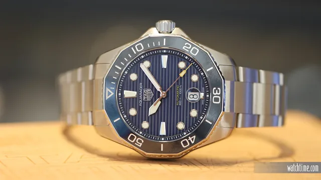 TAG_Heuer_Aquaracer_SS_Blue_Hands_On_Frontal_2021