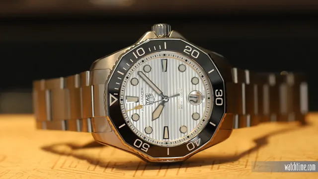 TAG_Heuer_Aquaracer_SS_Silver_Hands_On_Frontal_1_2021