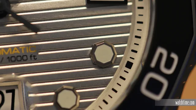 TAG_Heuer_Aquaracer_SS_Silver_Hands_On_Index_2021