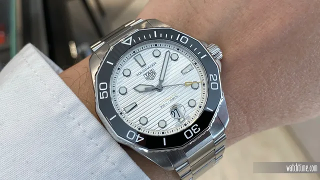 TAG_Heuer_Aquaracer_SS_Silver_Hands_On_Wristshot_2021