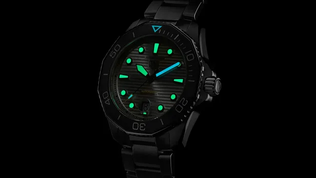 TAG_Heuer_Aquaracer_SS_Silver_Lume_Press_2021