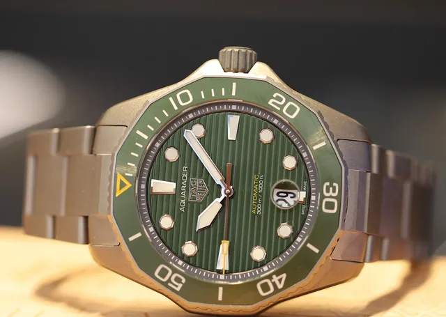 TAG_Heuer_Aquaracer_Ti_Green_Hands_On_Featured_2021