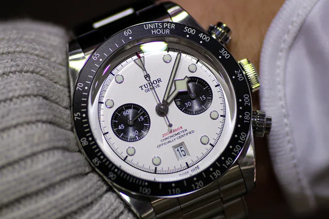 Tudor-Black-Bay-Panda-Chronos-Black-Wrist