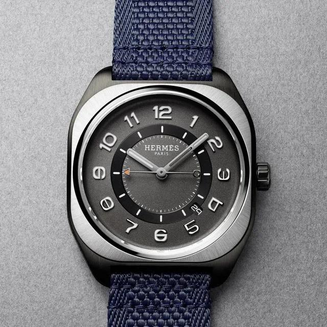 hermes-h08-titanium-dlc-blue-webbing-pr-1