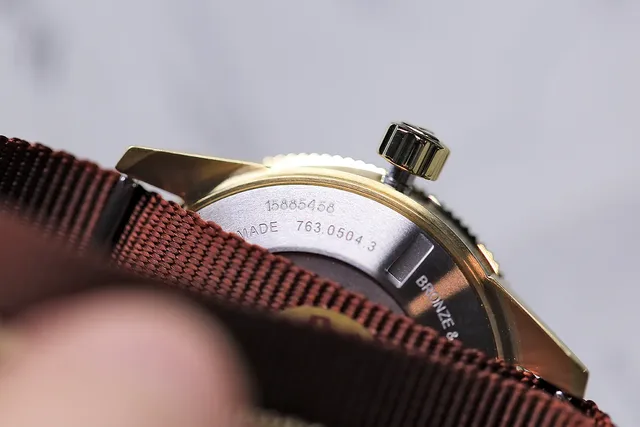 Rado_CaptainCook_Burgundy_Bronze_crown_1000
