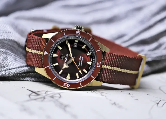 Rado_CaptainCook_Burgundy_Bronze_reclining_1000
