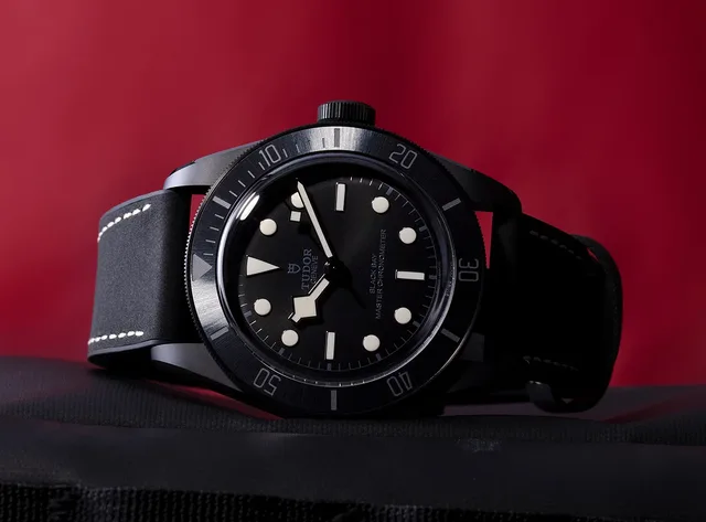 Tudor_Black_Bay_Ceramic_reclining_1000