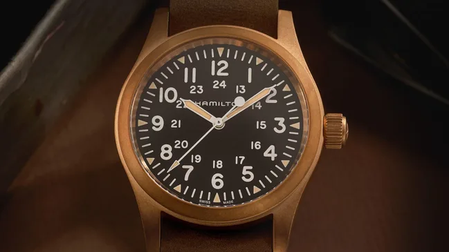 Khaki_Field_Mechanical_Bronze_H69459530_Lifestyle_3_Digital_Resolution___JPEG___72_DPI_10998