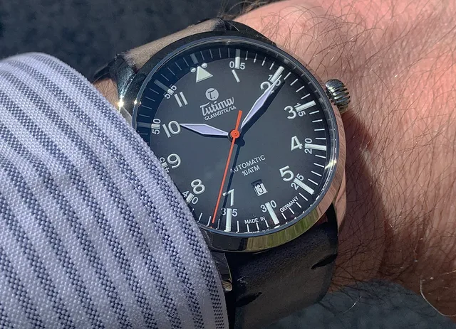 Tutima_Flieger_SlateGrey_wrist_1000