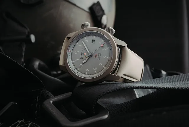 Bremont_MB_Savanna_reclining_1000