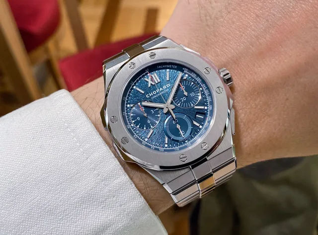 Chopard_Alpine_Eagle_Chronograph_XL_Blue_Wrist_1000