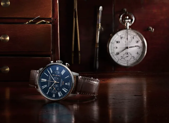 Marine-Torpilleur-Annual-Chronograph-with-Chronograph-Chronometer-produced-from-1935-to-1980