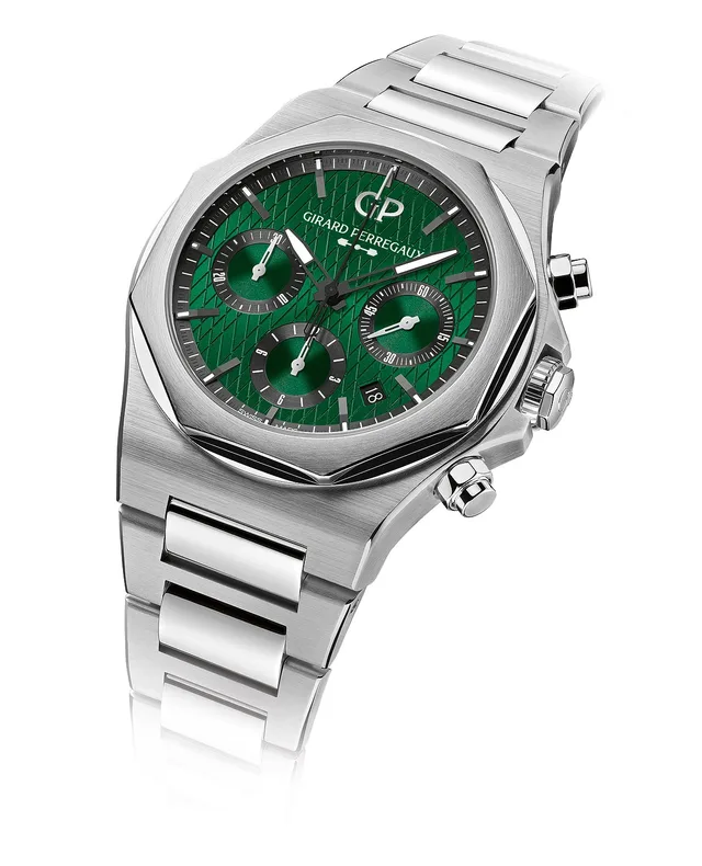 Girard-Perregaux_Laureato_Chronograph_AstonMartin_angle_1000