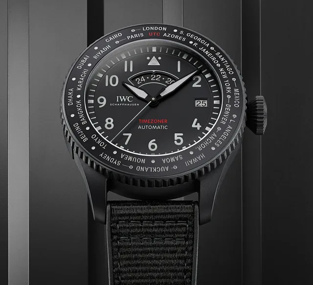 IWC_PilotsWatch_Timezoner_Ceratanium_front_1000