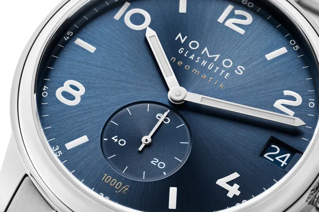 03-NOMOS-Club-Sport-_ik-42-Date-blue