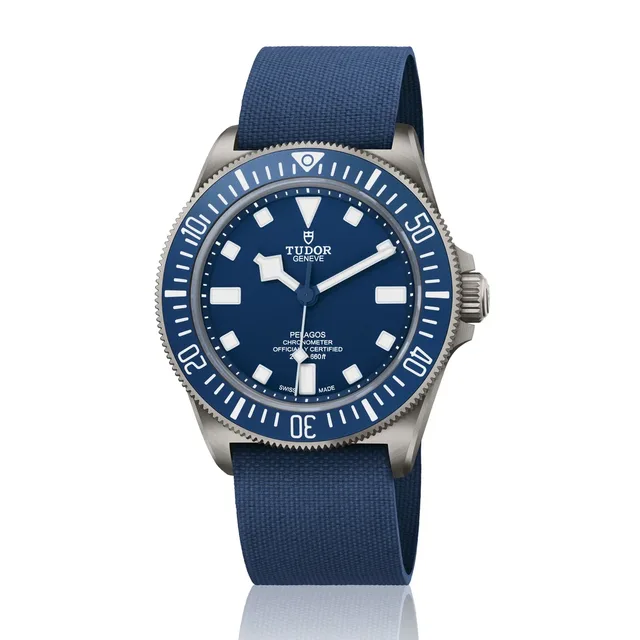06_M25707B.21-0001_blue_rubber_blue_V_RVB