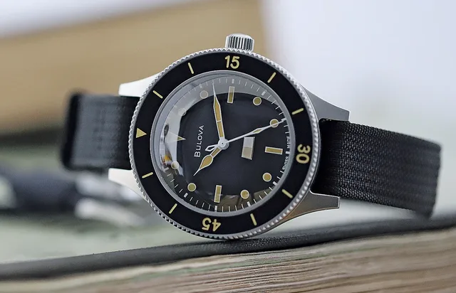 Bulova_MilShips_W-2181_reclining_1000