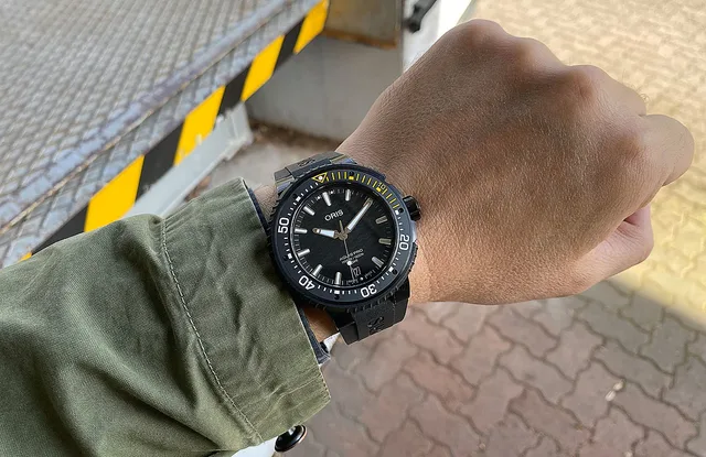 Oris_AquisPro_Calibre400-wrist_1000