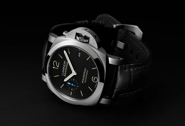 Panerai_Luminor_Marina_Quaranta_black_reclining_1000