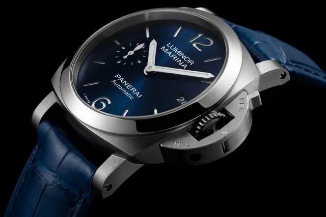 Panerai_Luminor_Marina_Quaranta_blue_side_1000
