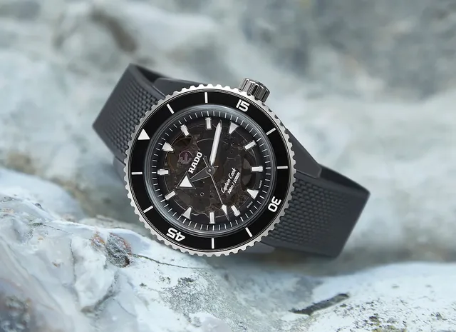 Rado_CaptainCook_HTC_black_reclining_1000