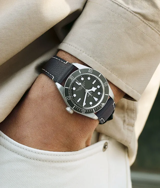 Tudor_Black-Bay-Fifty-Eight_925_wrist_1000