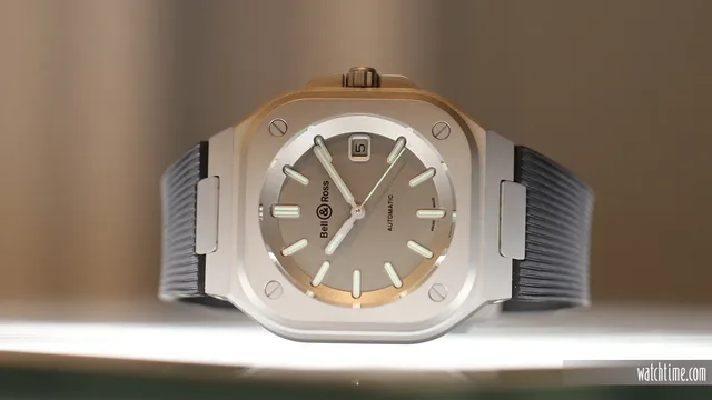 Bell_Ross_BR_05_Horolum_Strap_Frontal_Paris_2021