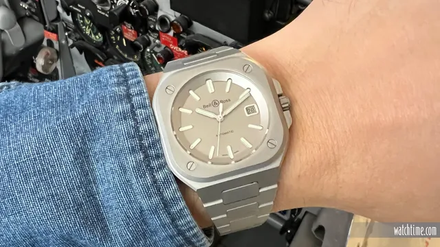 Bell_Ross_BR_05_Horolum_Wristshot_Paris_2021