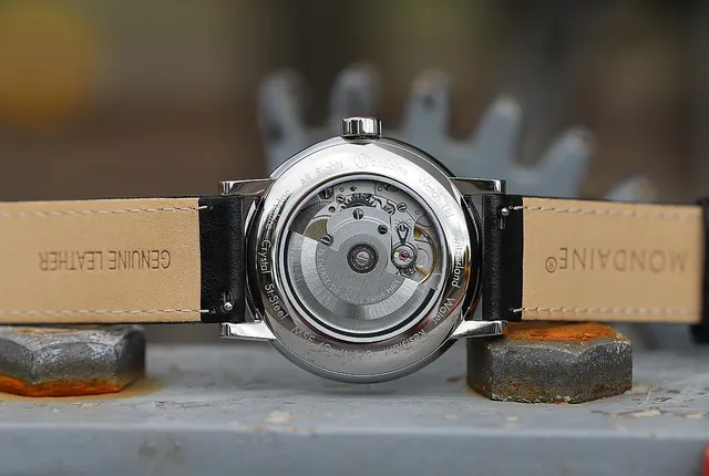 Mondaine_evo2_Automatic_Caseback_1000