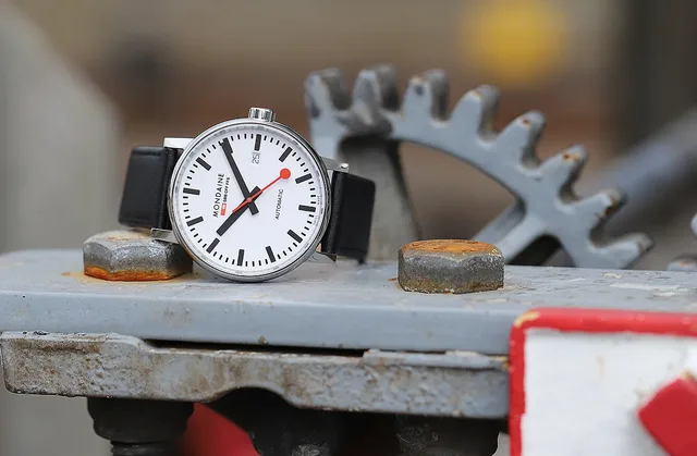 Mondaine_evo2_Automatic_reclining_1000