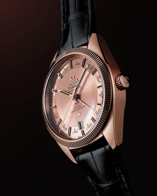 Omega_Globemaster_Annual_Calendar_SednaGold_angle_1000