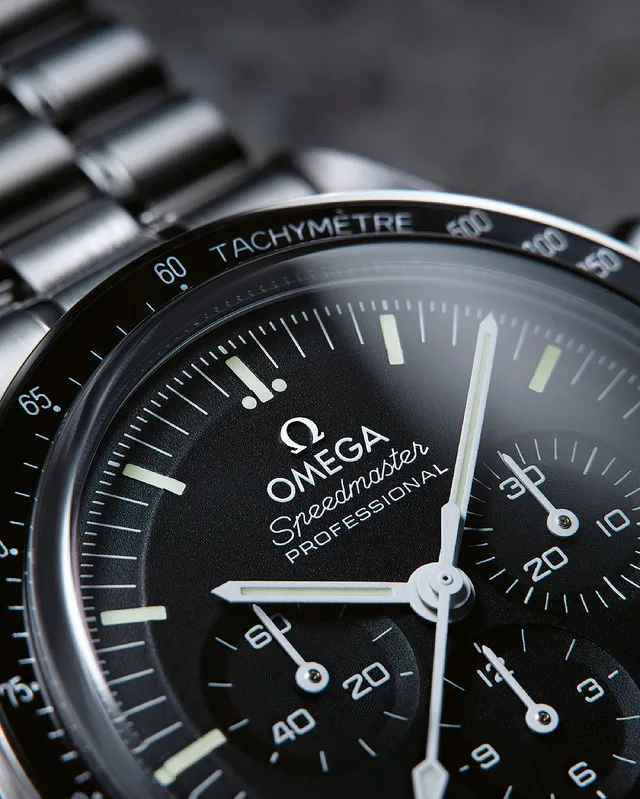 Omega_Speedmaster_Moonwatch_MasterChronometer_dialCU_1000