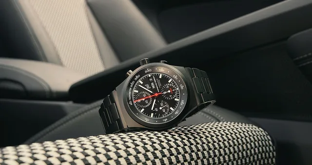 Porsche_Design_Chronograph-1-1972-LE_on_Targa_911_Seat_1000