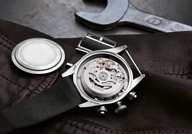Tudor_BlackBay_Chrono_back_open_1000