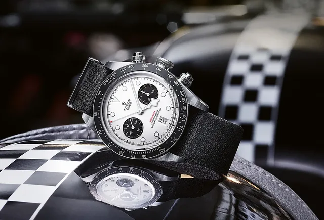 Tudor_BlackBay_Chrono_reclining_1000